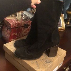 Free People Elle block heel boot. Blk suede